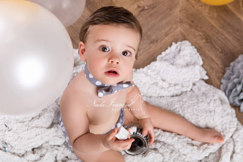 Photographe Clermont Herault Enfant 1 An Avec Noeux Papillon