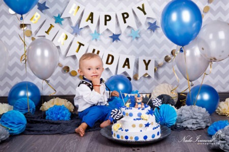 Photographe Montpellier Anniversaire 1 An Avec Des Ballons Bleu Et Gateau