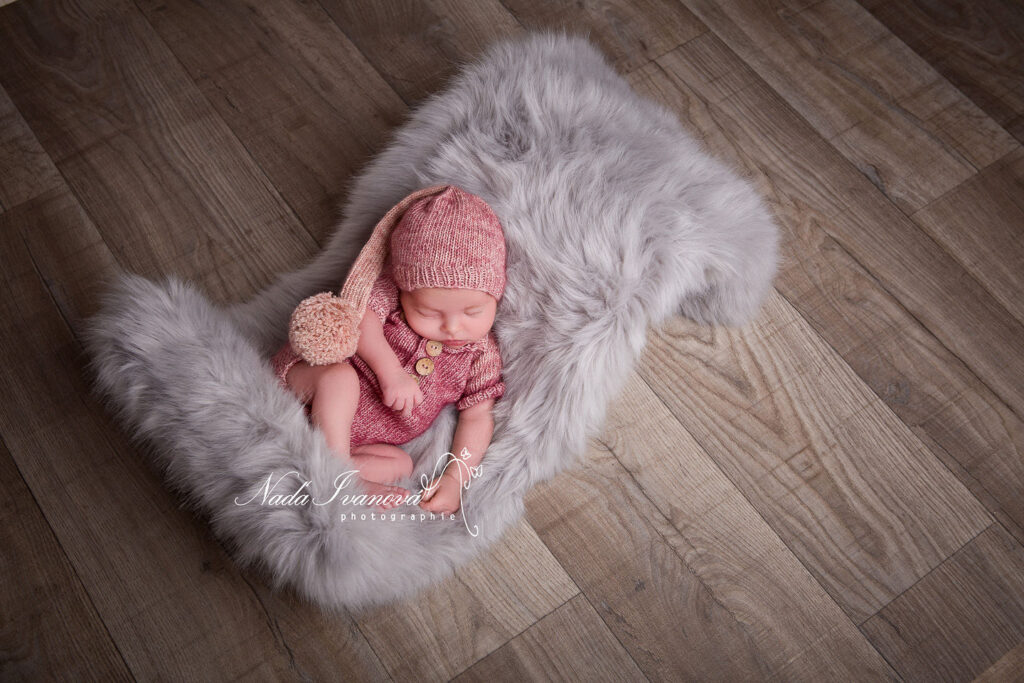 Bebe Qui Dort Avec Ensemble Rose Chiné