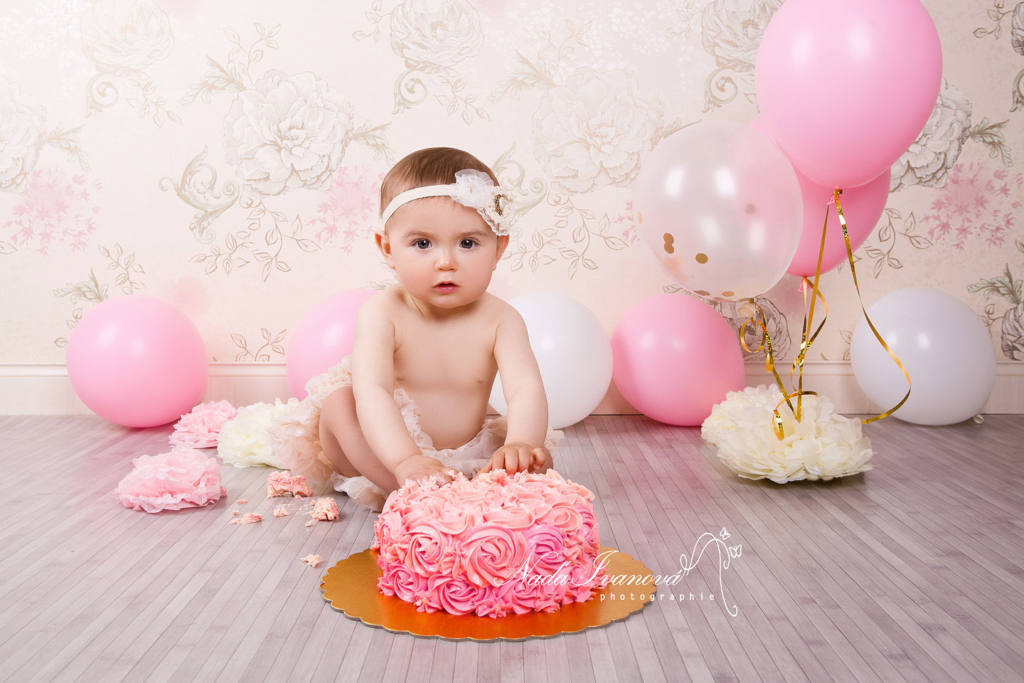 Photographe Sommiere Petite Fille Avec Gros Gateau