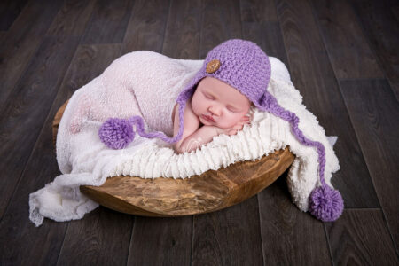 Photographe Bebe Beziers Bonnets Violet Plat En Teck