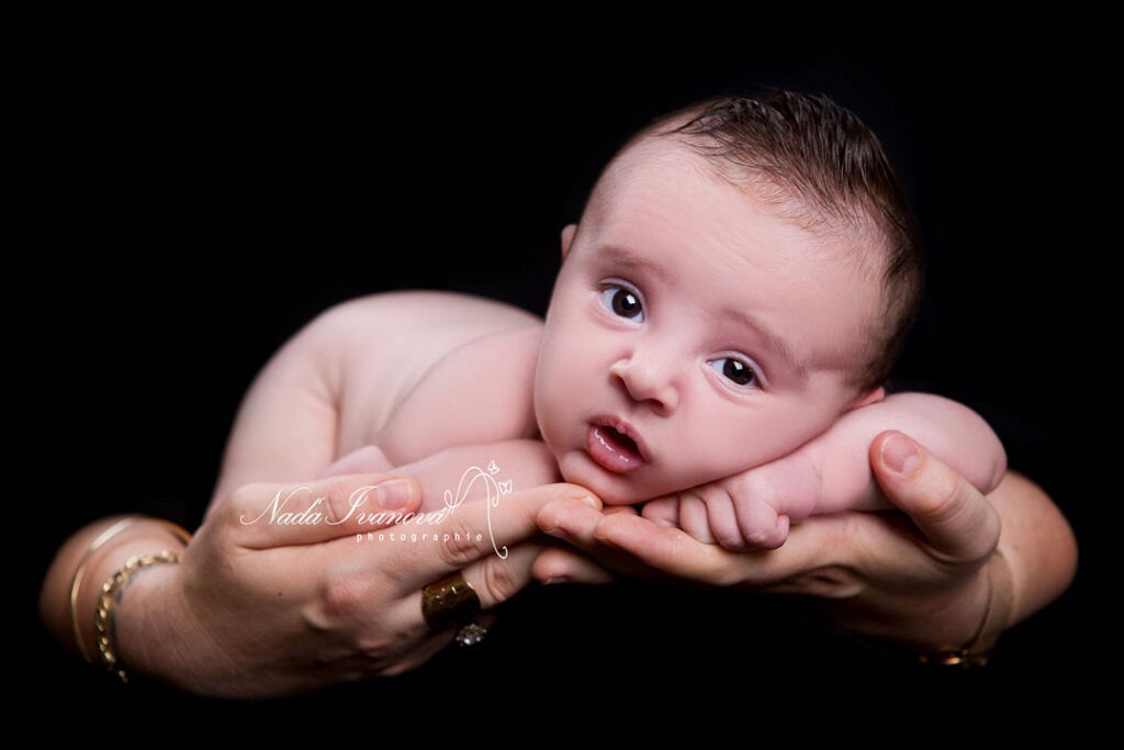 Photo Bebe Sur Les Main De Maman