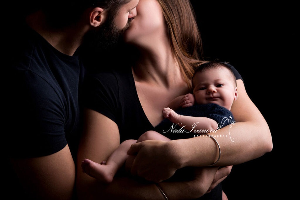 Photographe Pezenas Bebe Dans Les Bras De Maman