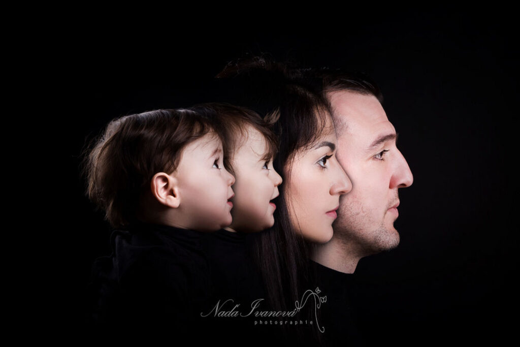 Photographe Beziers Famille Sur Fond Noir