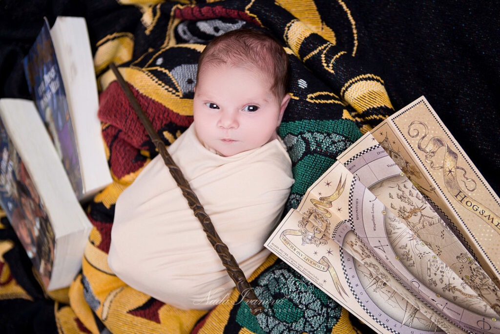 Photo De Bebe A Agde Par La Photographe Nada Ivanova Avec La Baguette Harry Potter