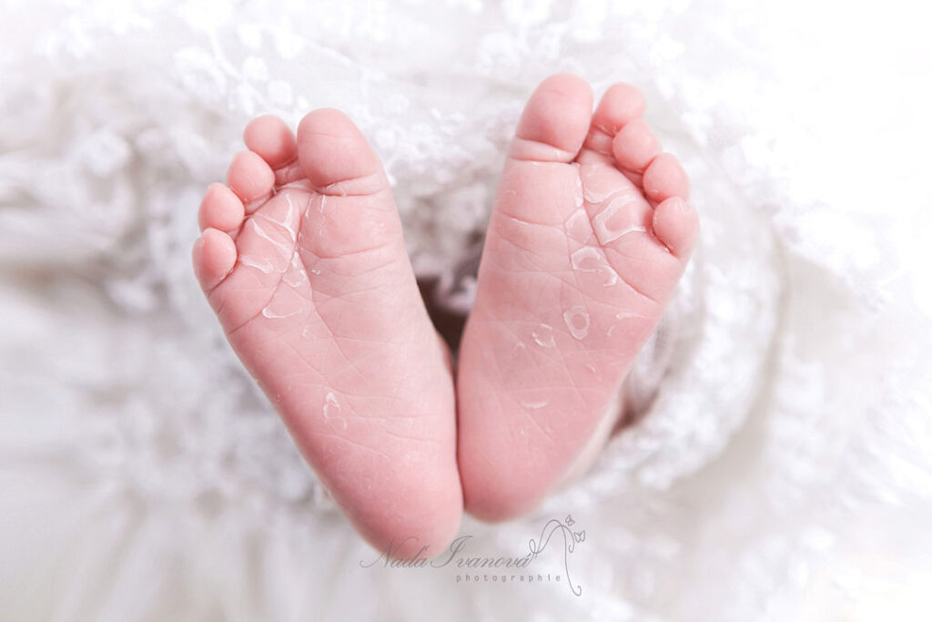 Photo De Bebe A Agde Par La Photographe Nada Ivanova Des Petits Pied En Gros Plan