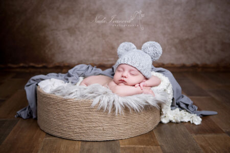 Photographe Bebe Millau Dans Un Panier En Corde