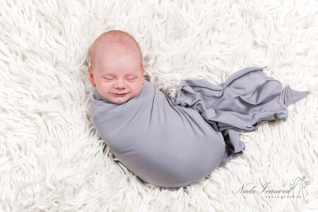 photo de bebe beziers dans un wraps par nada ivanova
