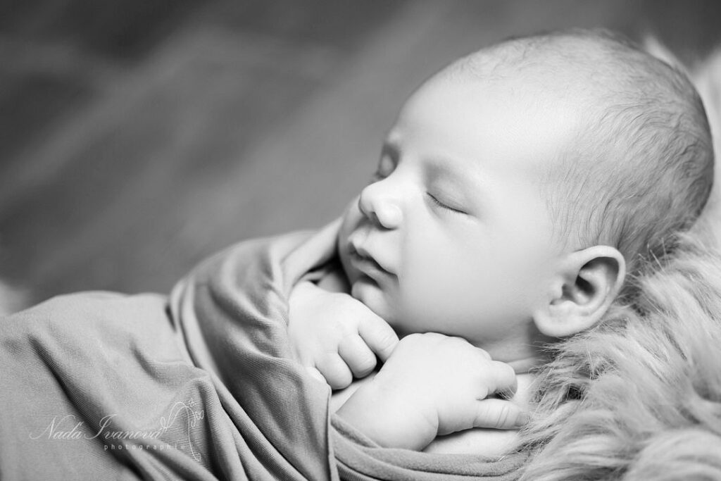 Photo De Bebe Beziers Qui Dort Detendu Par Nada Ivanova