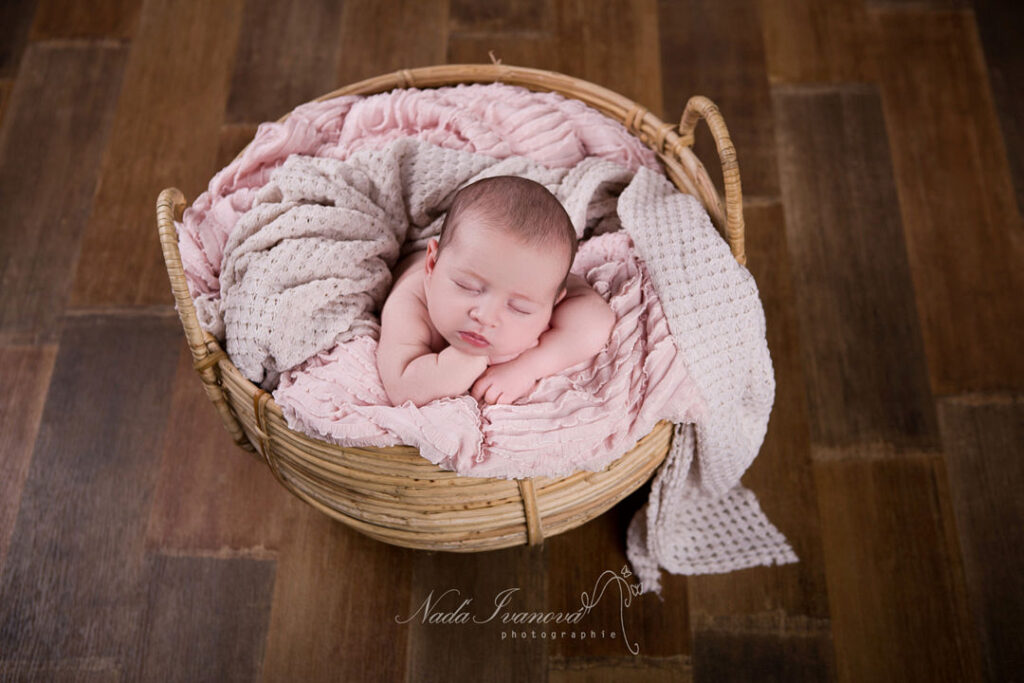 SEAU EN BOIS accessoire en bois pour nouveau-né, pose de nouveau-né,  accessoire photo pour bébé, accessoires pour nouveau-nés, photo,  nouveau-né, seau, accessoires de photographie, accessoires en bois -   France