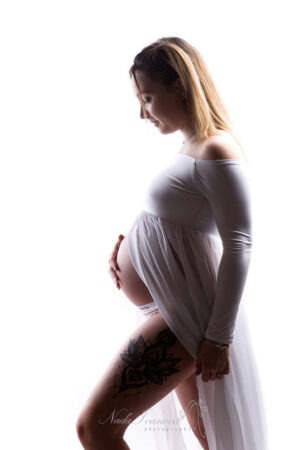 Photographie De Femme Enceinte Avec Tres Beau Tatouage